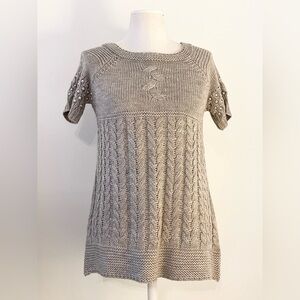 Studio JPR *Like New* Tan Knit Short Sleeve Top, Pearl Detail | Size PM